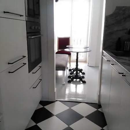 Elegant 2 Apartment